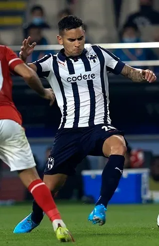 Sebastián Vegas con la camiseta del Monterrey