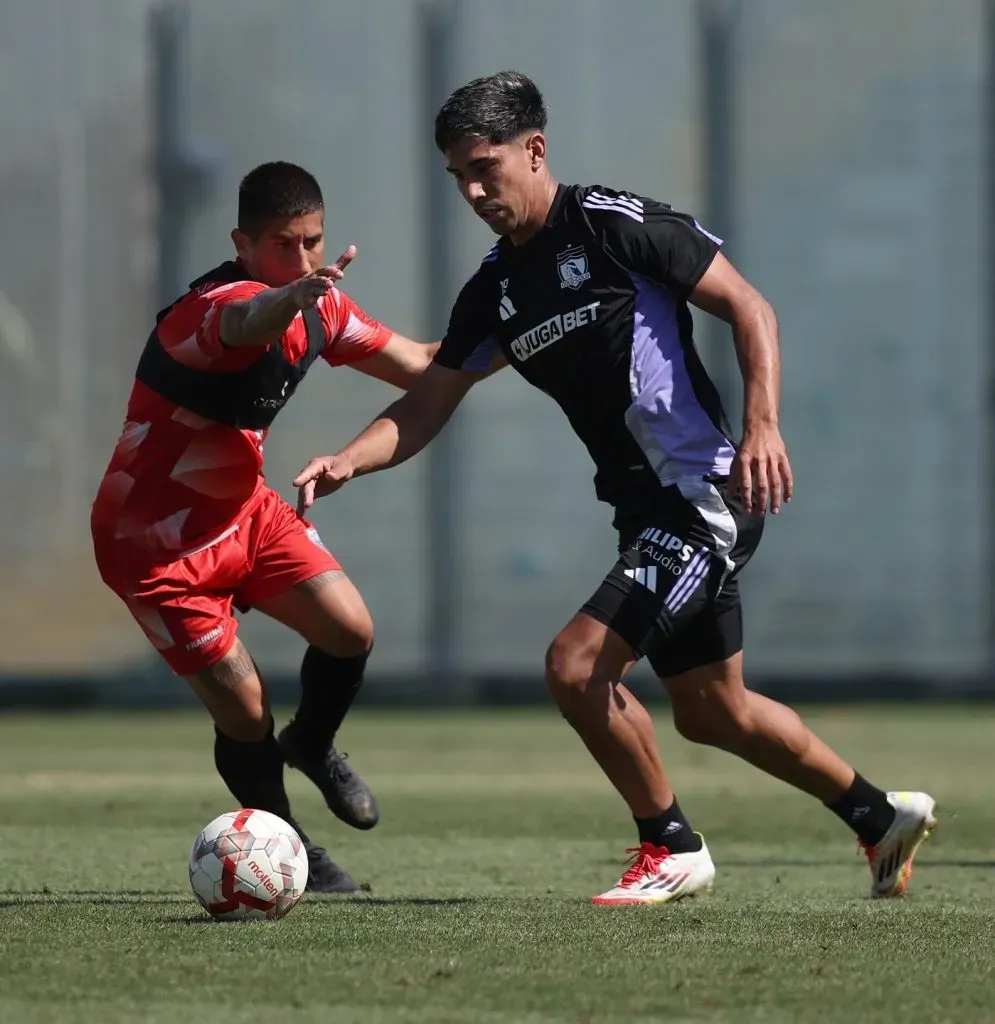 Salomón Rodríguez en el amistoso frente a Deportes Recoleta. (Foto: Colo Colo)