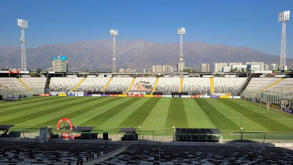 La cancha de Colo Colo tendrá un breve respiro.