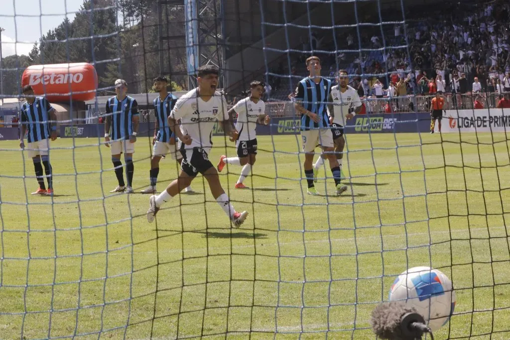 Claudio Aquino marcó la apertura de la cuenta ante el cuadro Acerero desde los doce pasos.