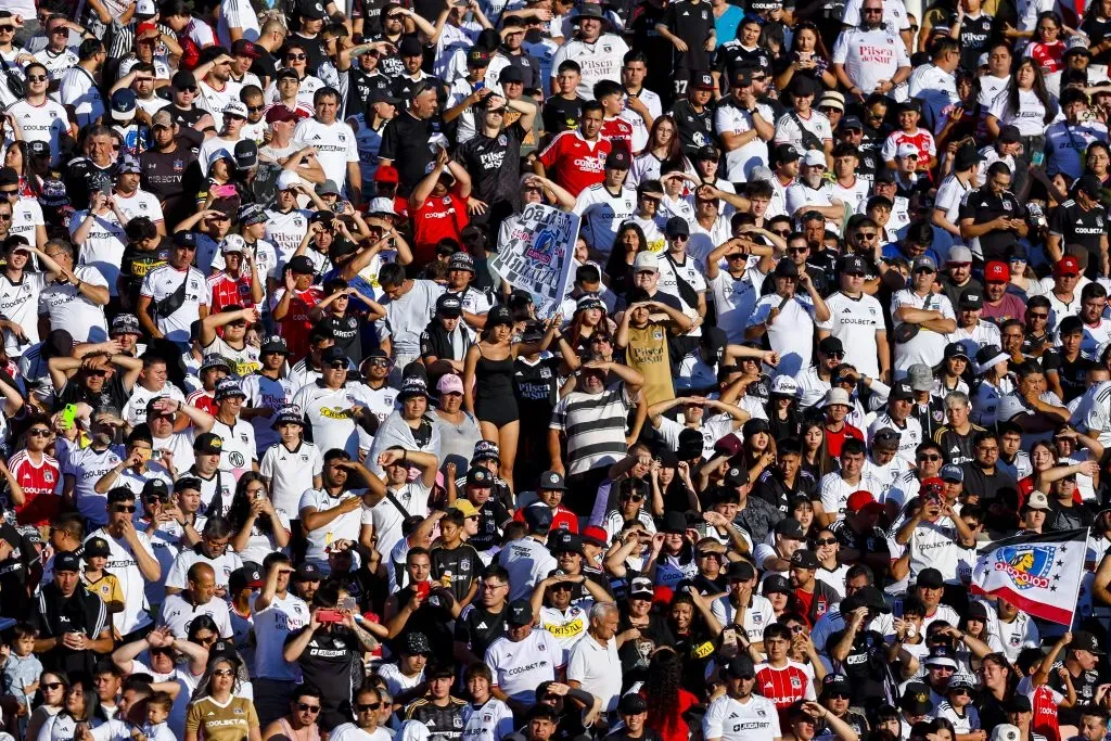 Hinchas de Colo Colo en el Estadio Monumental. (Foto: Photosport)
