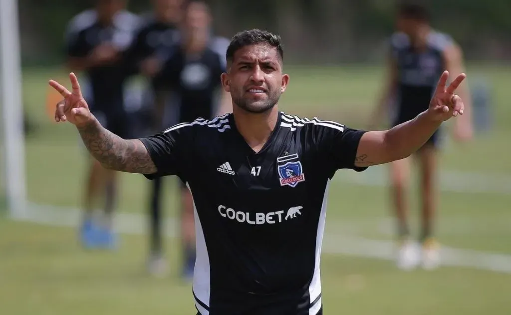 Ignacio Jara con la indumentaria de Colo Colo