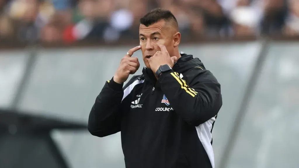 Jorge Almirón tiene millonaria cláusula de salida en Colo Colo