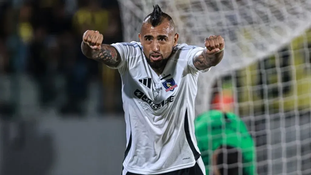 Arturo Vidal será titular en Colo Colo vs Bucaramanga.