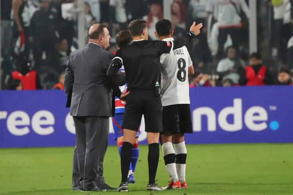 Graves incidentes interrumpen el Colo Colo vs Fortaleza. Imagen: Jonnathan Oyarzun/Photosport