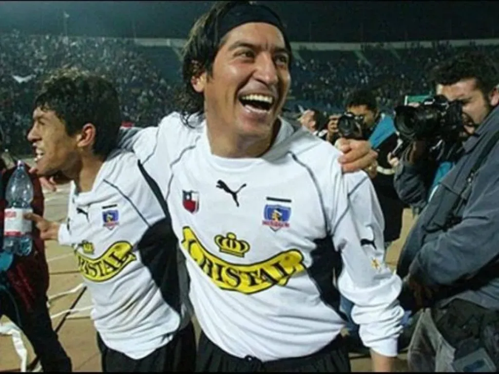 Iván Zamorano con la camiseta de Colo Colo