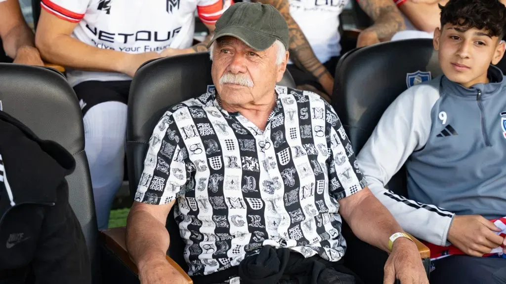 Carlos Caszely se mostró muy afectado por la tragedia de Colo Colo