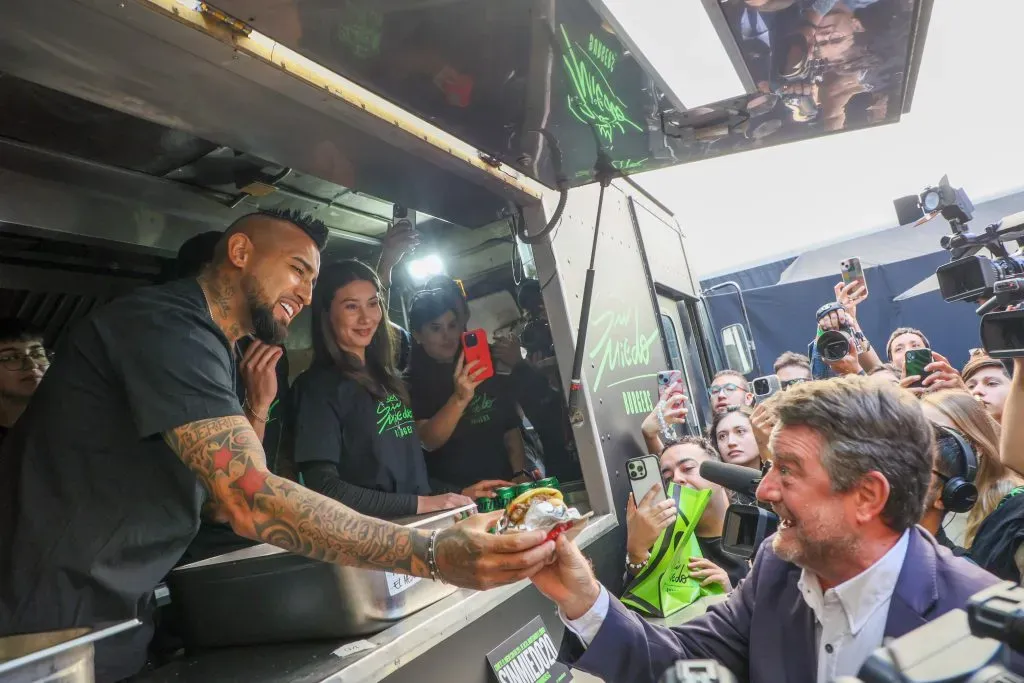 Arturo Vidal lanzó su cadena de comida