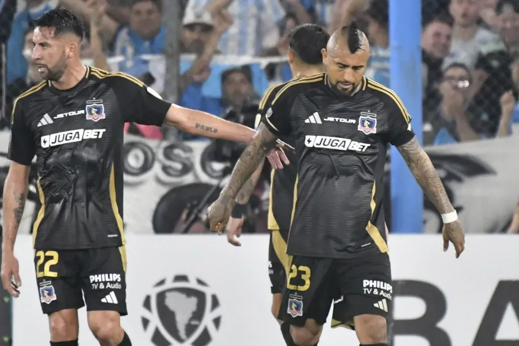 Mauricio Isla con Arturo Vidal. (Foto: Photosport)