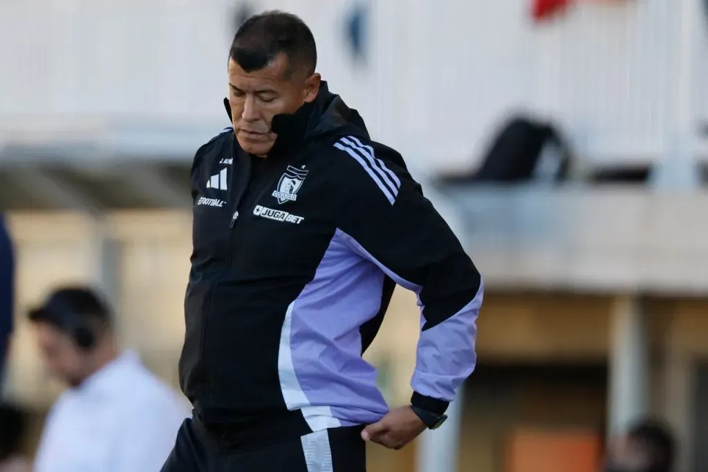Jorge Almirón y Colo Colo aún no logran un acuerdo para la salida del argentino. Imagen: Andres Pina/Aton Chile