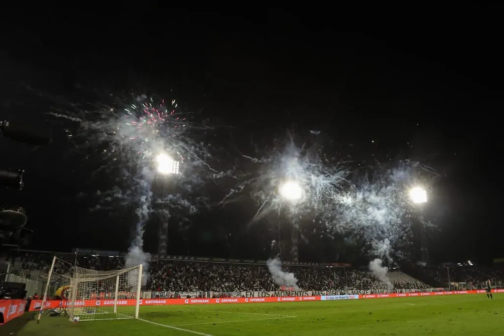Fuegos artificiales en el Estadio Monumental. (Foto: Photosport)