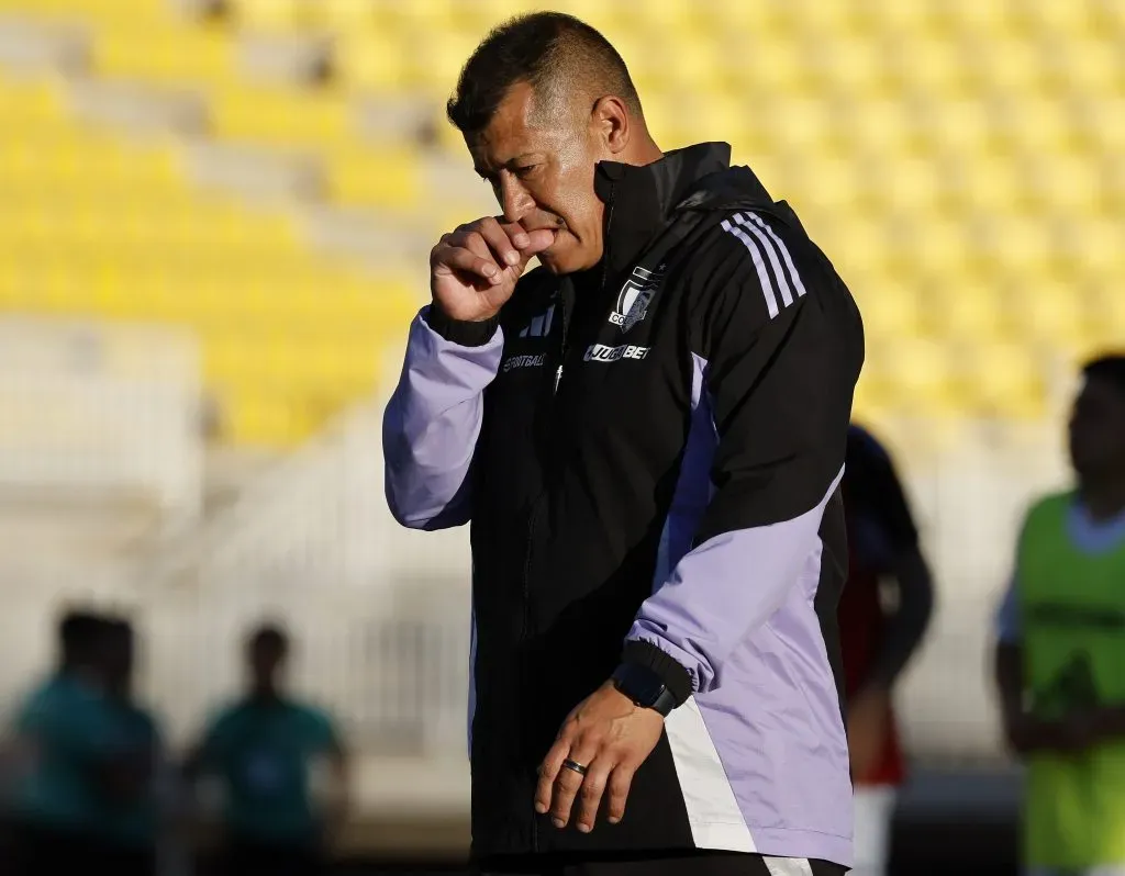 Jorge Almirón seguirá en Colo Colo
