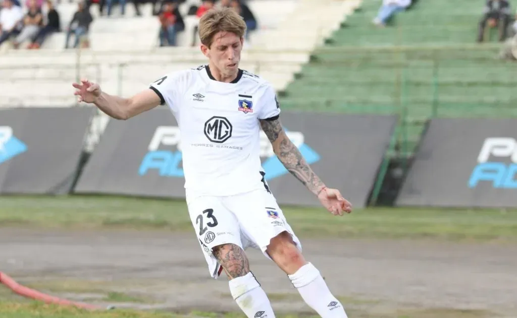 Iván Rossi con la camiseta de Colo Colo