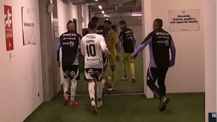 El momento del encontrón de Vidal y De Paul en Colo Colo.