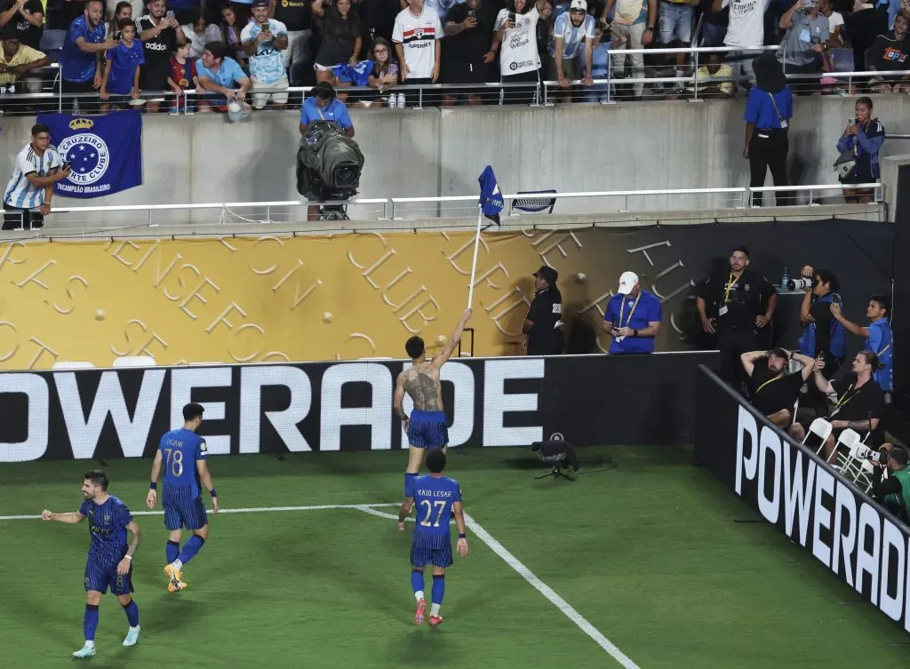 Marcos Leonardo celebra su gol histórico ante el Manchester City