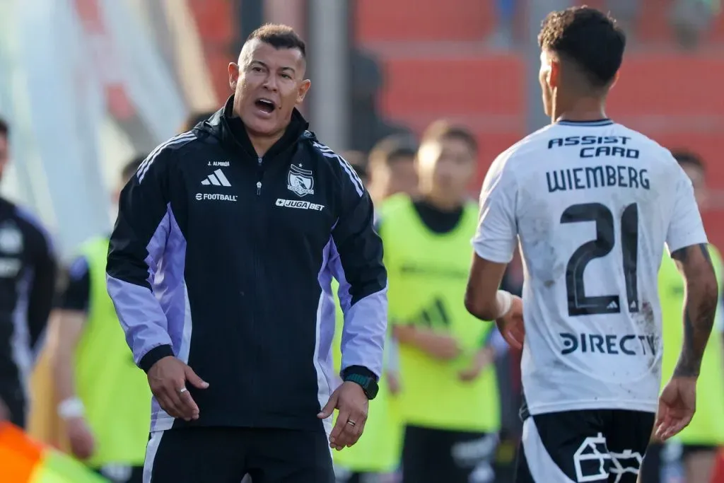 Jorge Almirón palpita el Superclásico ante la U. Imagen: Andres Pina/Photosport