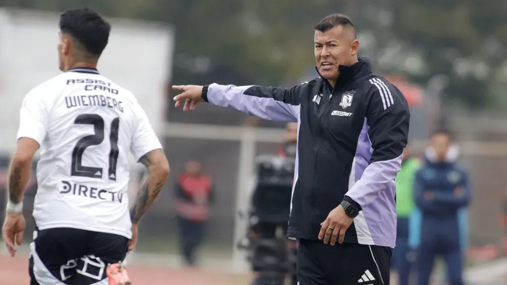 Jorge Almirón vuelve a tambalear en Colo Colo.