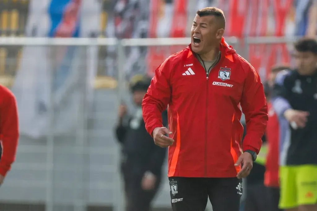 Jorge Almirón deberá ocupar obligatoriamente jugadores Sub 21. Imagen: Andres Pina/Photosport