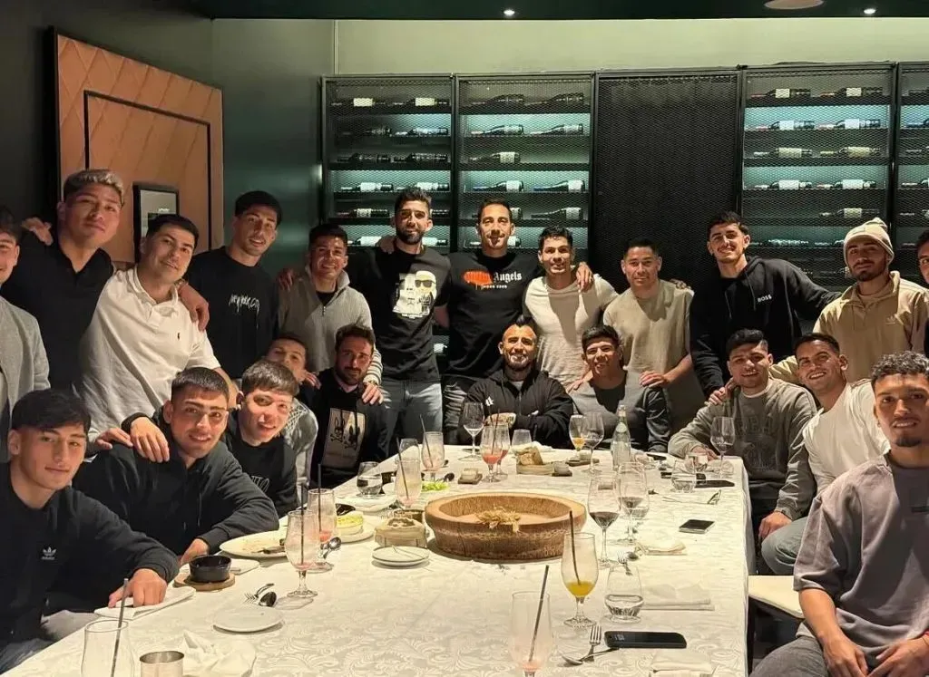 Los jugadores de Colo Colo reunidos en un restaurant de Santiago. Imagen: Instagram