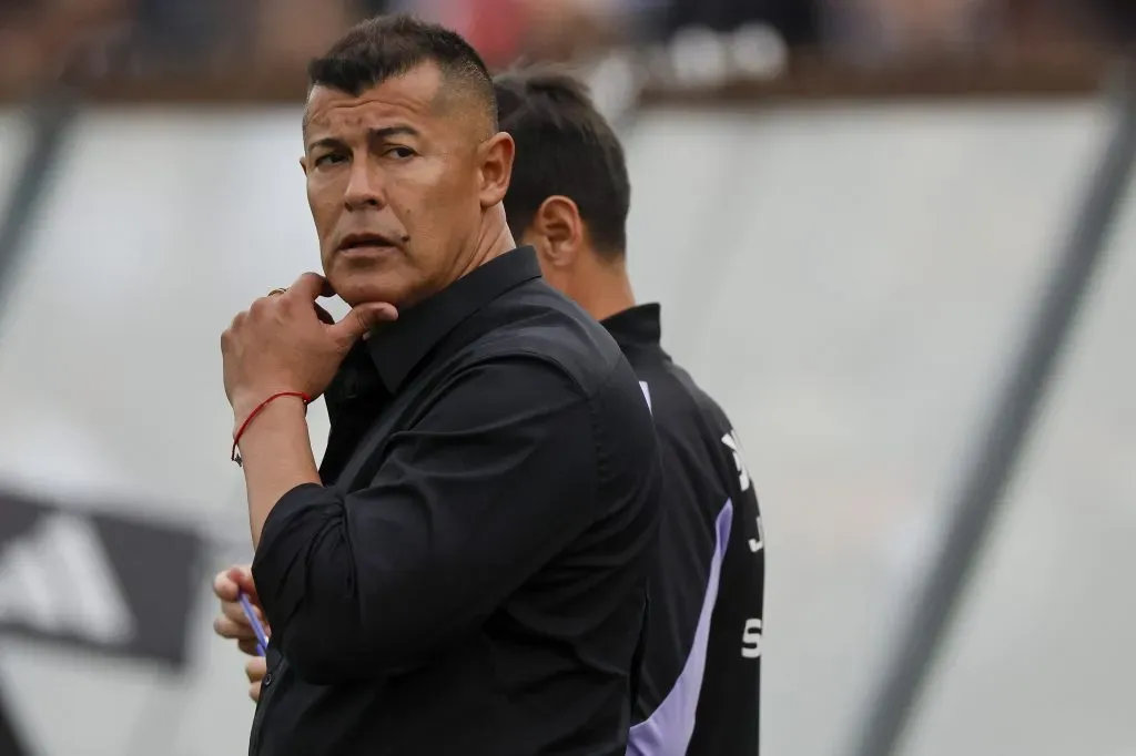 Jorge Almirón en el partido con UC. (Foto: Photosport)