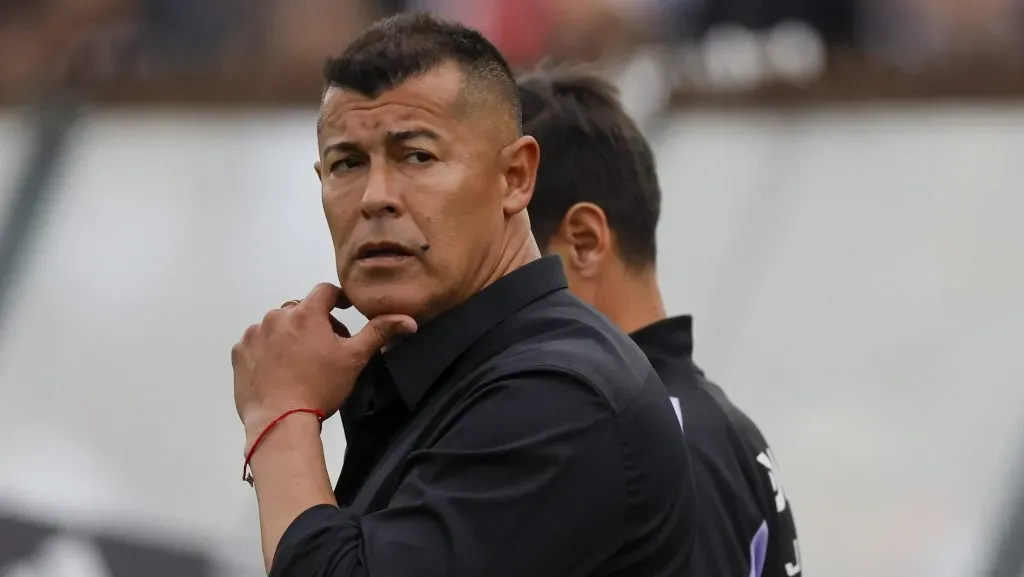 Jorge Almirón dejará de ser el DT de Colo Colo este martes.