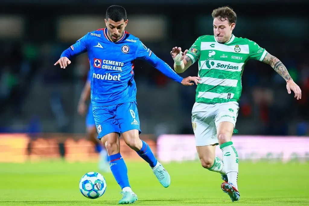 Bruno Barti en el partido de Santos Laguna con Cruz Azul. (Foto: Getty Images)