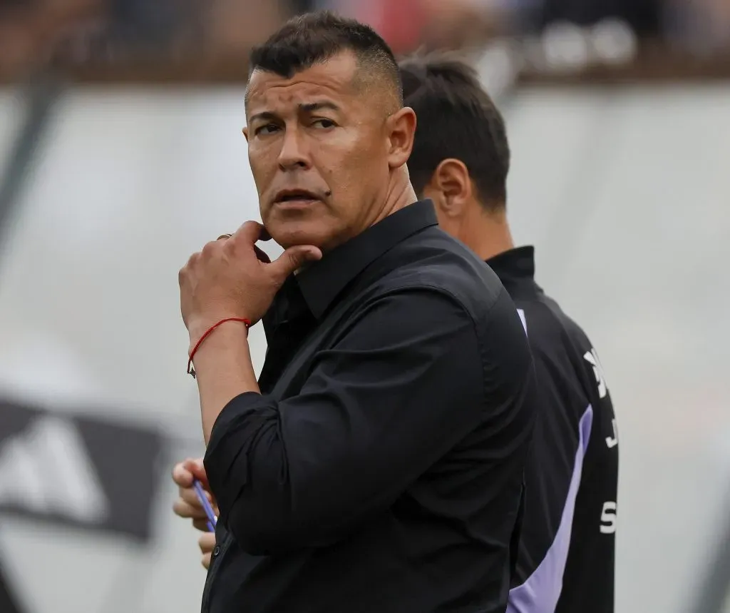 Colo Colo hizo oficial la despedida de Jorge Almirón.