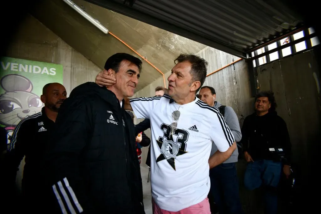 Gustavo Quinteros puede tener un nuevo ciclo en Colo Colo. Imagen: Alejandro Pizarro/Photosport