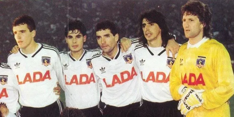 Eduardo Vilches, al medio, en el plantel que supo ganar la Copa Libertadores.
