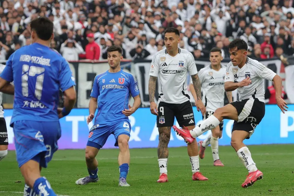 Colo Colo y la U se enfrentarían en el Santa Laura por la Supercopa. Imagen: Felipe Zanca/Photosport