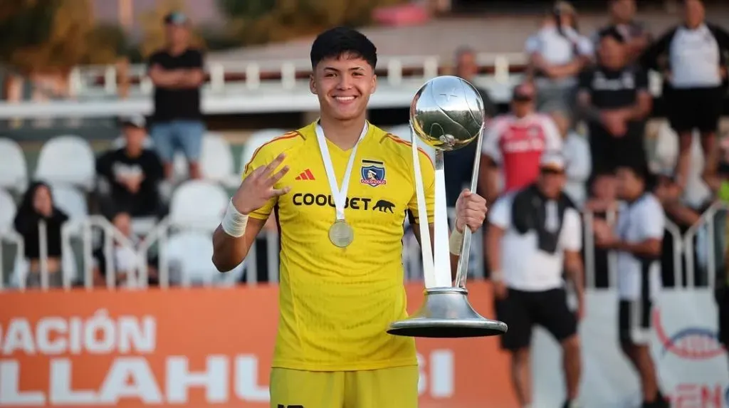 Benjamín Morales defendiendo a Colo Colo