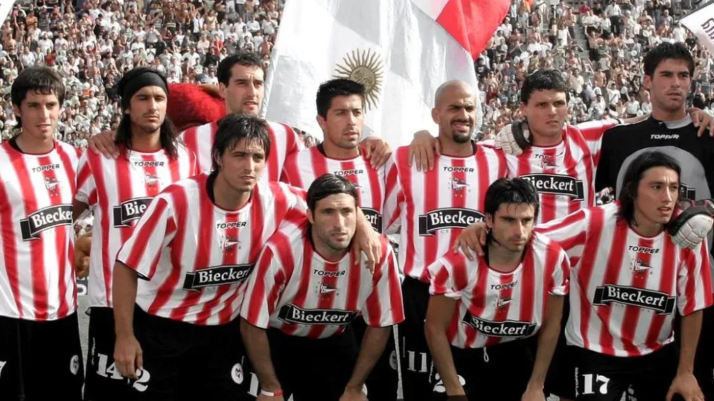 Fernando Ortiz (arriba, el segundo de derecha a izquierda), fue protagonista de una graciosa historia con Pablo Álvarez (abajo, el primero de izquierda a derecha).