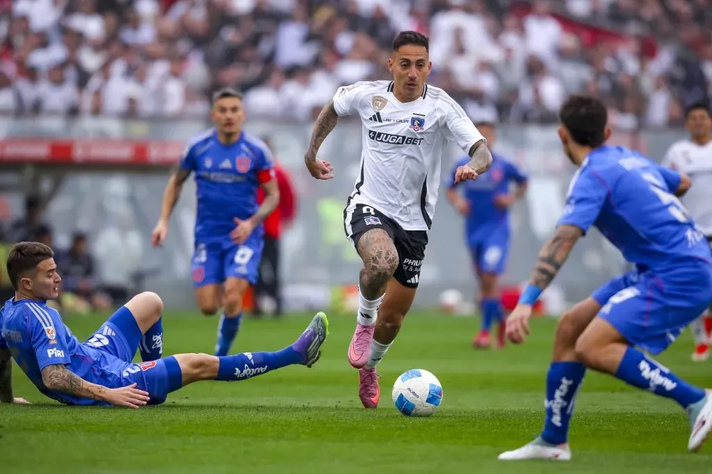 Javier Correa en el último Superclásico por la Liga de Primera. (Foto: Photosport)