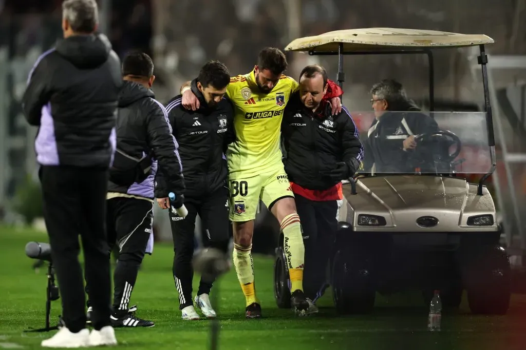 Fernando de Paul saliendo lesionado durante partido con Iquique. (Foto: Photosport)