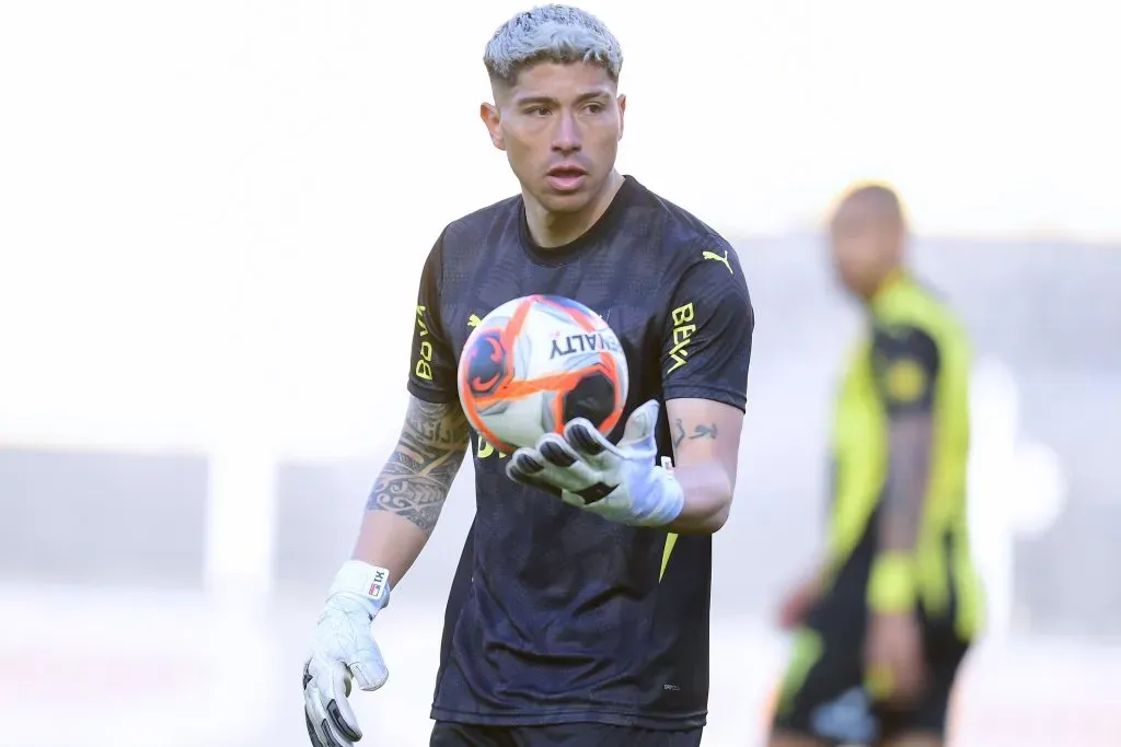 Brayan Cortés debutó en Peñarol en el clásico ante Nacional. Foto: Dante Fernandez/FocoUy/Photosport