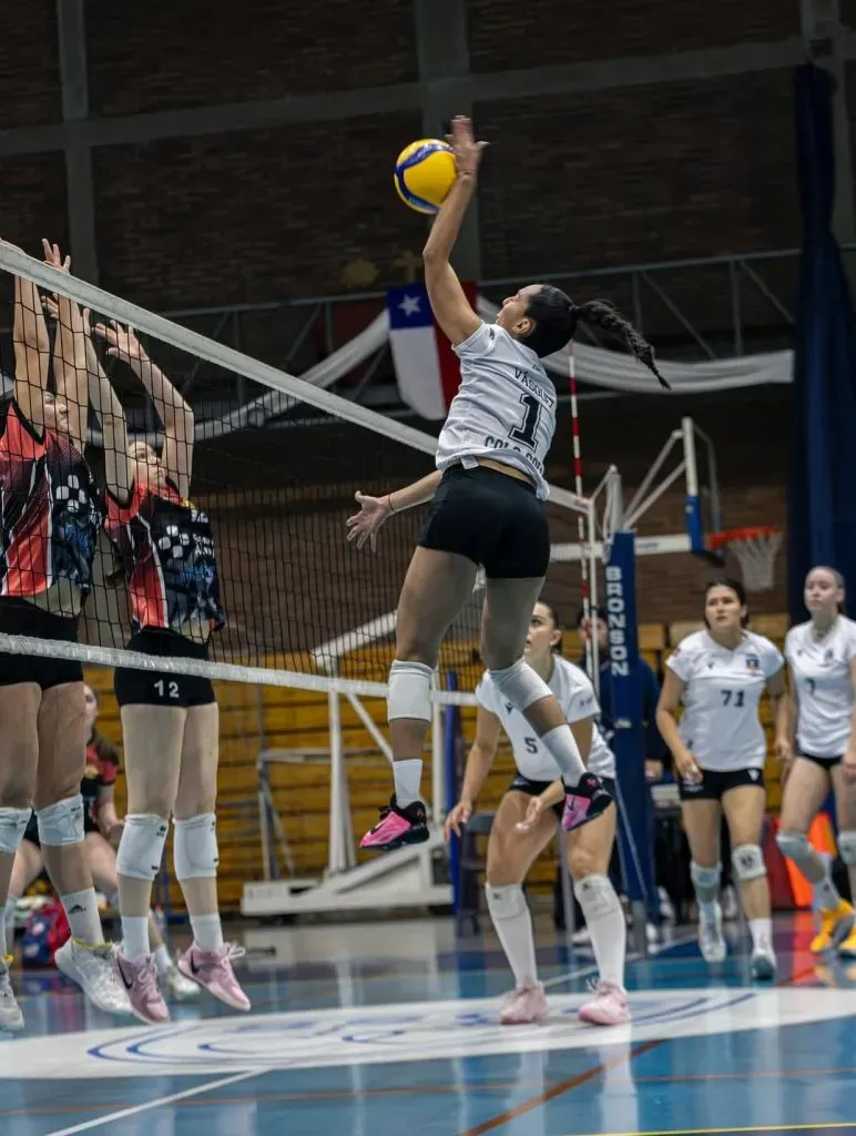 Colo Colo debutó en la Liga A1 del voleibol con dos victorias. Foto: CSD Colo Colo.