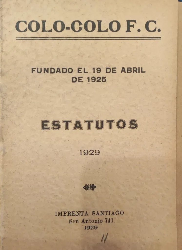 Portada de los Estatutos de Colo Colo.