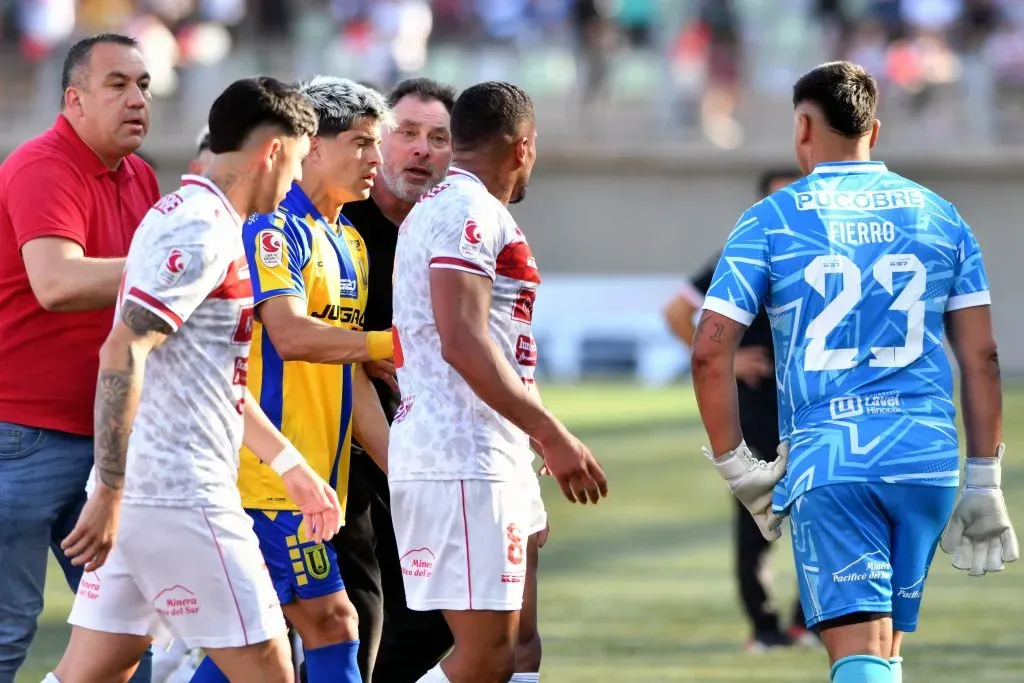 Julio Fierro fue expulsado por la pelea entre Copiapó y UdeC | Foto: Photosport