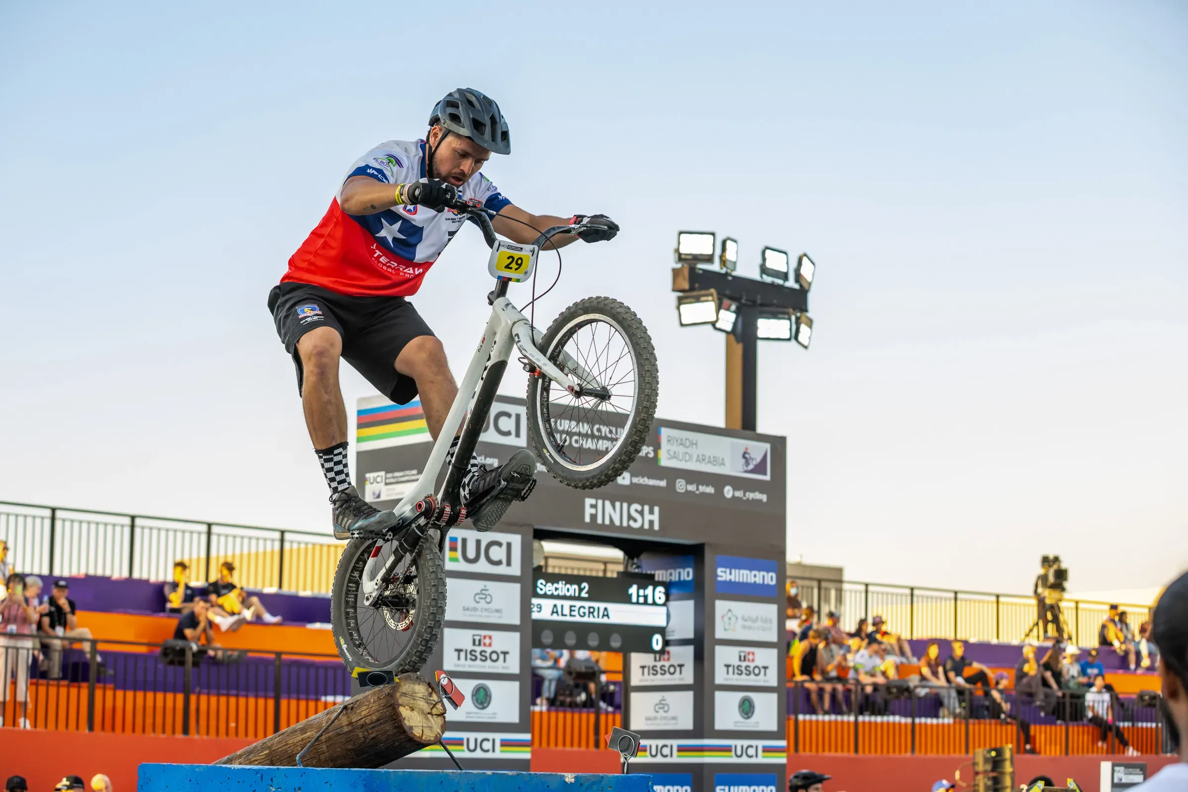 Casi cuatro horas duró la competencia de Matías Alegría en el Mundial de Trial de Arabia. Foto: Javier Martínez de la Puente/Zubiko Photography.