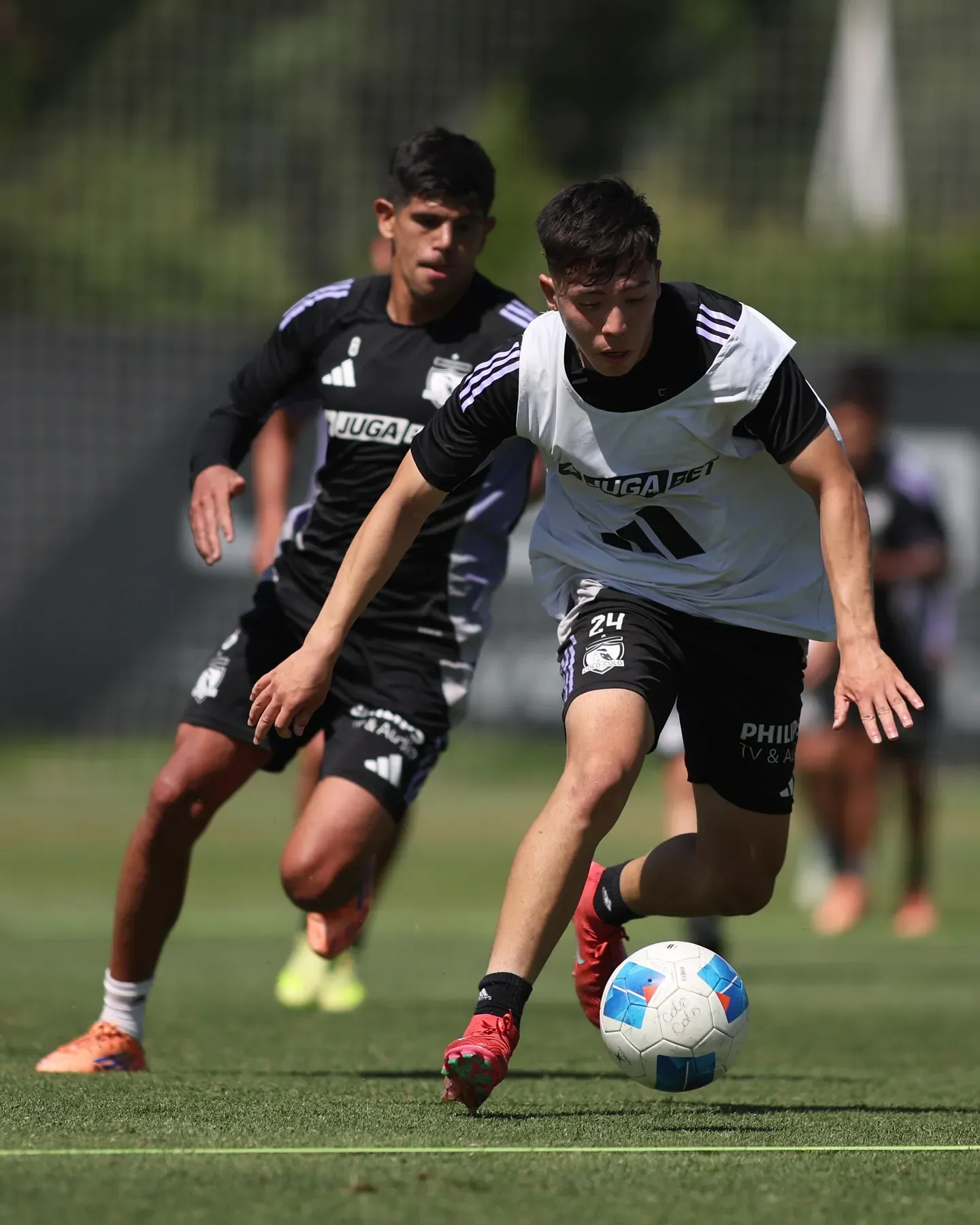 Esteban Pavez y Leandro Hernández en el entrenamiento. (Foto: Colo Colo)