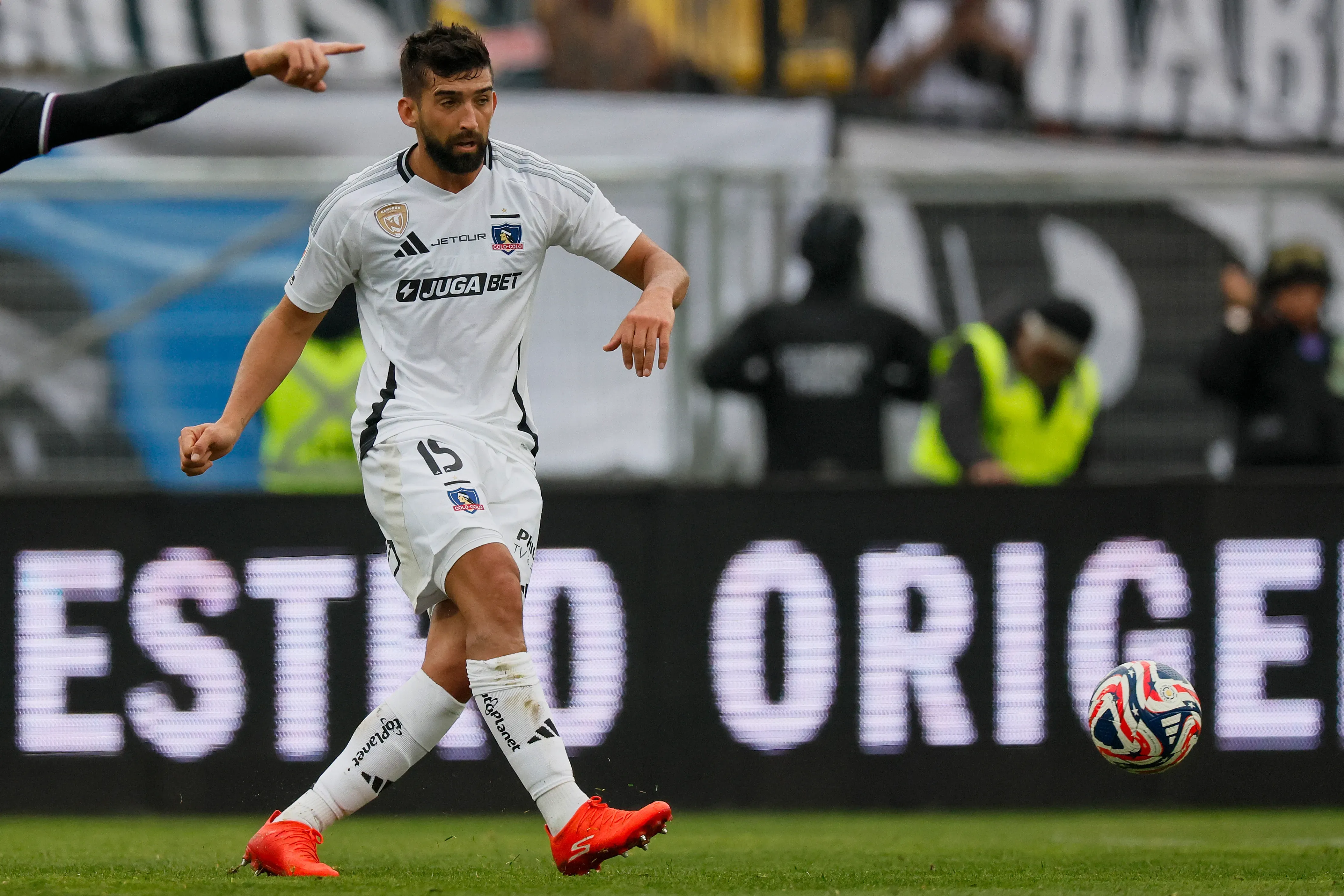 Emiliano Amor quiere quedarse en Colo Colo.