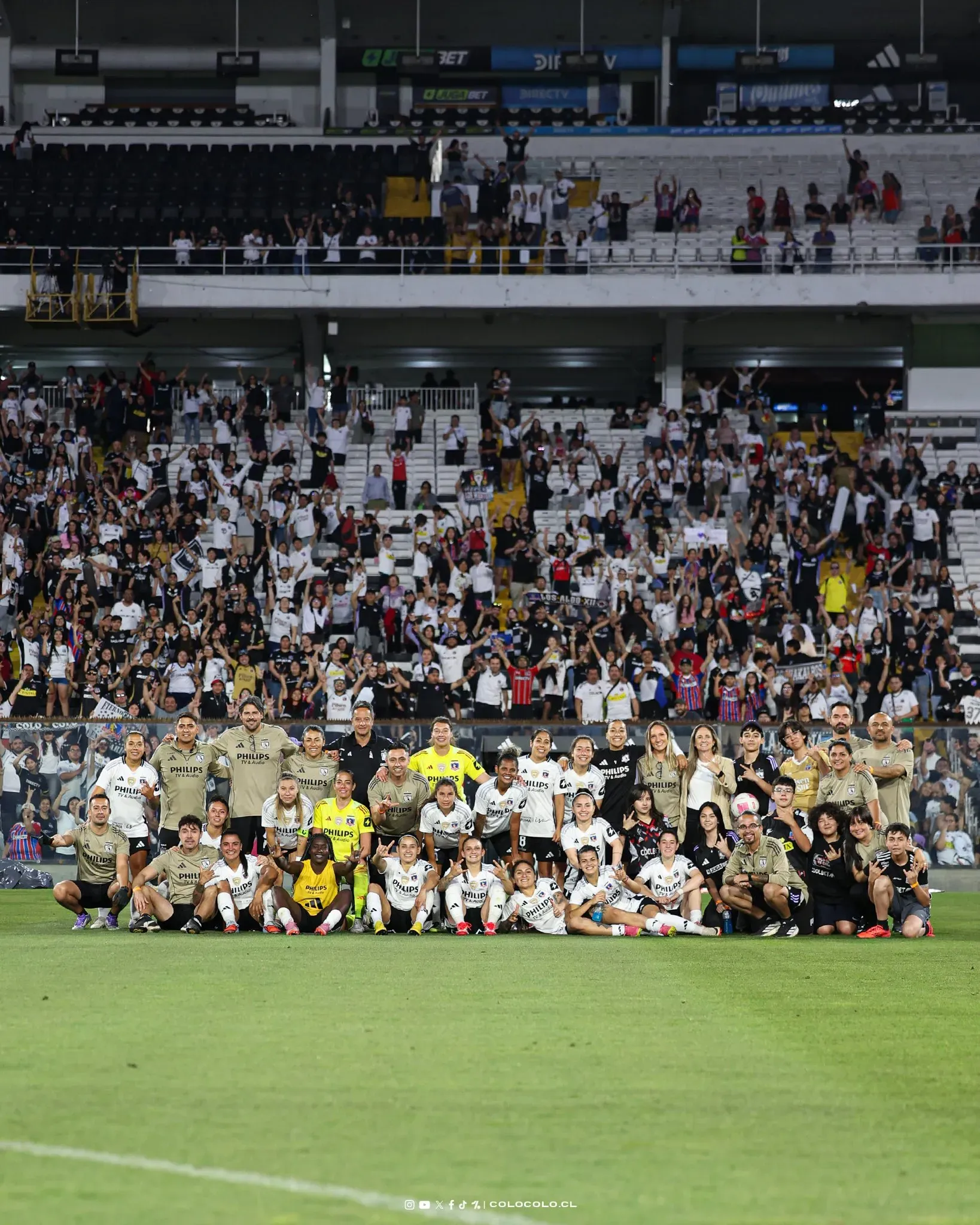 Plantel de Colo Colo femenino clasificado a la final. (Foto: @ColoColoFem)