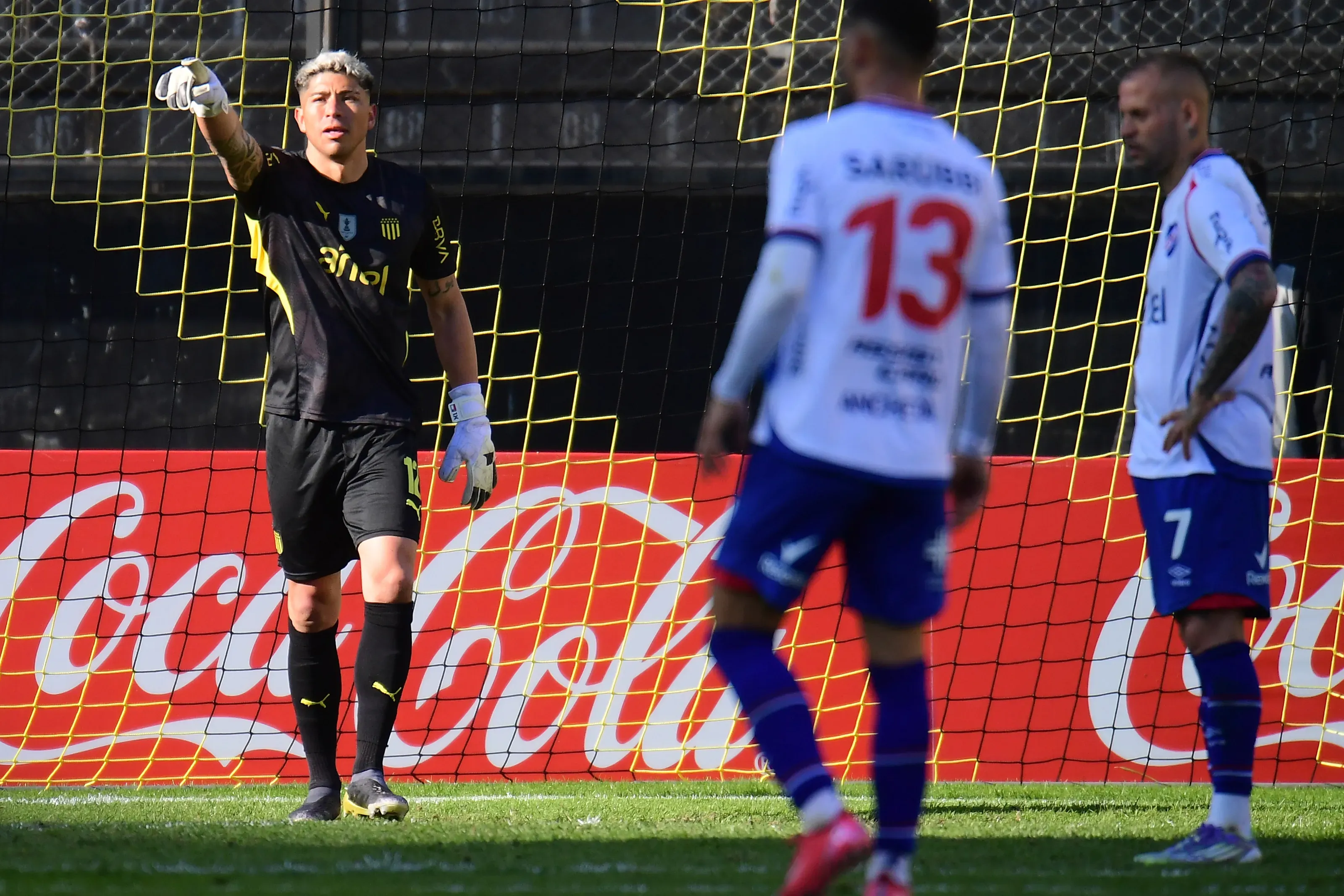 Brayan Cortés defendiendo a Peñarol durante esta temporada. Imagen: Dante Fernandez/FocoUy/Photosport