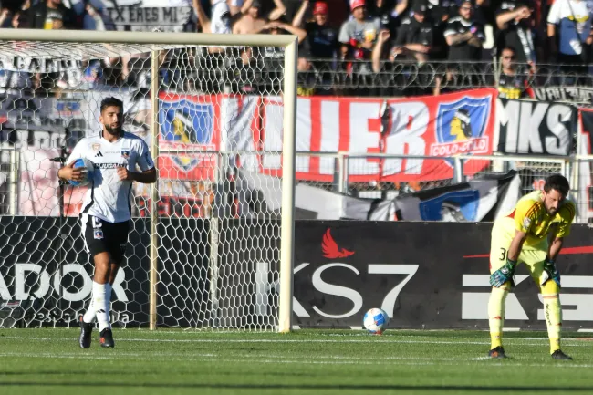 Emiliano Amor tuvo una baja presentación en Colo Colo. Imagen: Alejandro Pizarro/Photosport