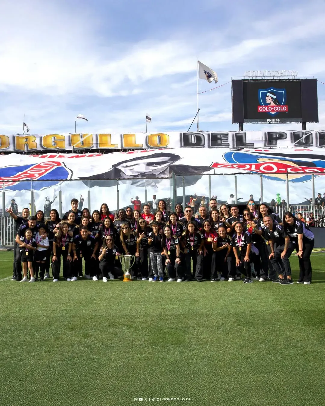 Plantel campeón de Colo Colo femenino. (Foto: colocolofemenino)