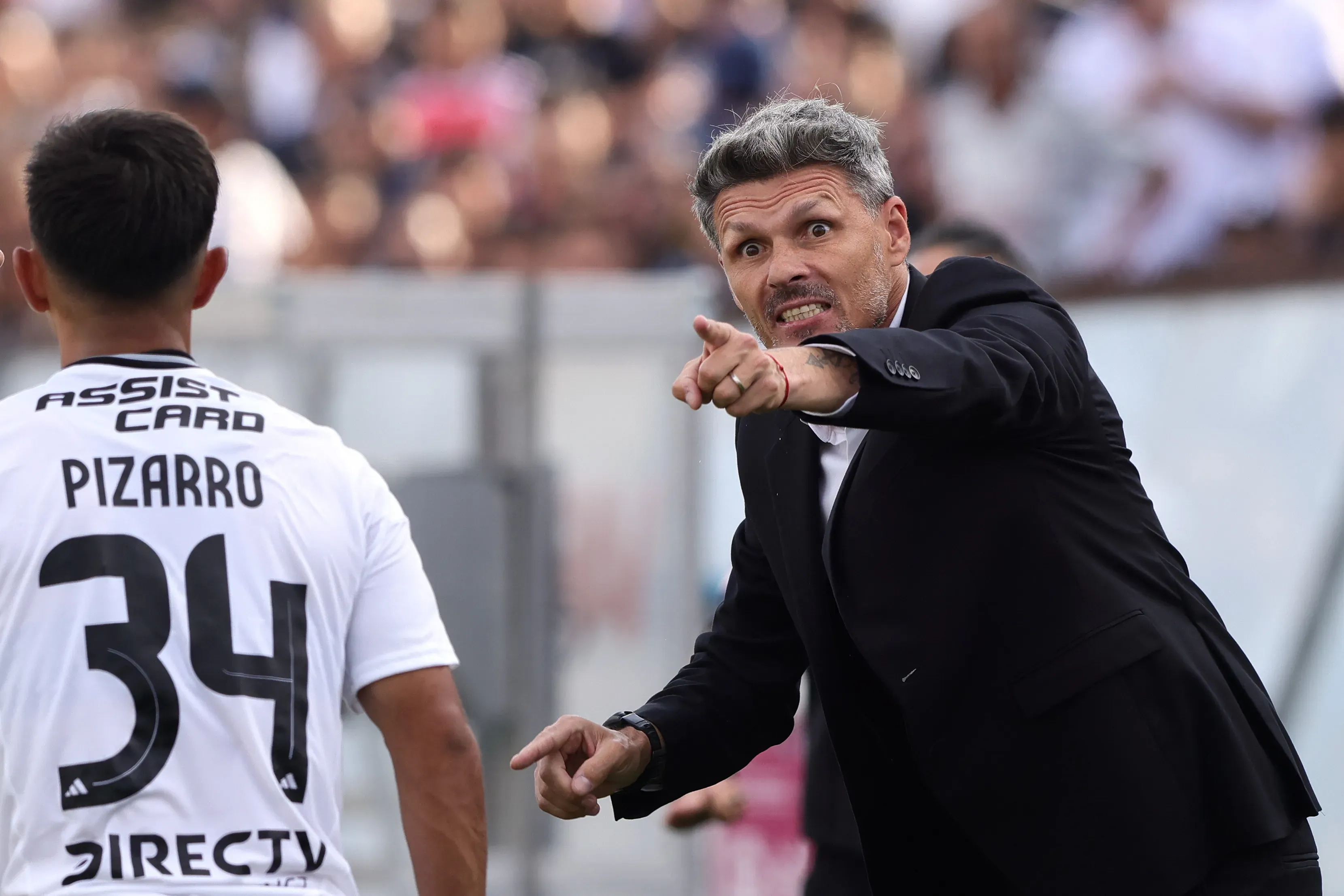 Blanco y Negro deberá tomar la decisión del futuro de Fernando Ortiz. Imagen: Felipe Zanca/Photosport