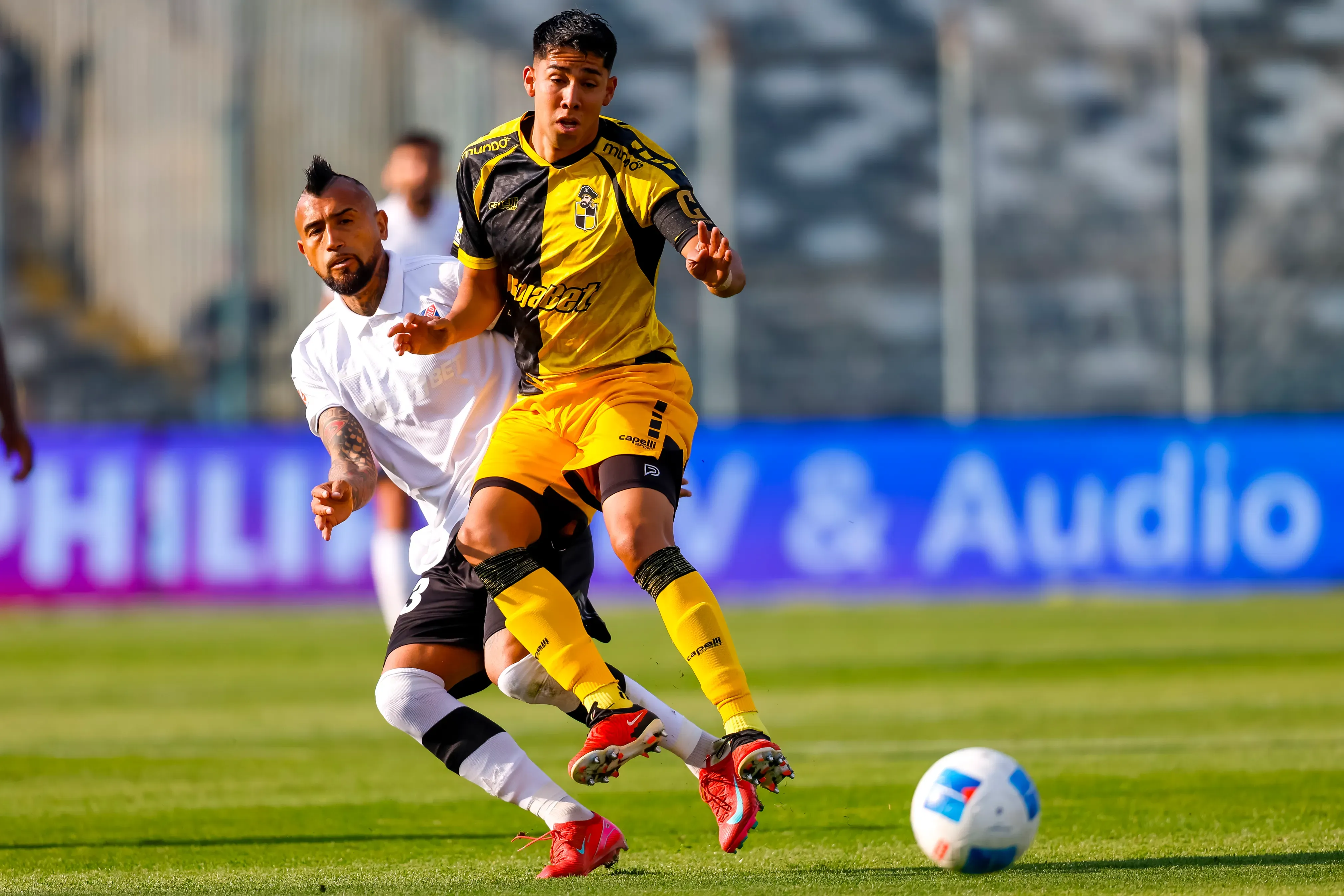 Sebastián Galani sonaba para jugar en Colo Colo. Sin embargo, su futuro está sentenciado en otro país. Foto: Pepe Alvujar/Photosport