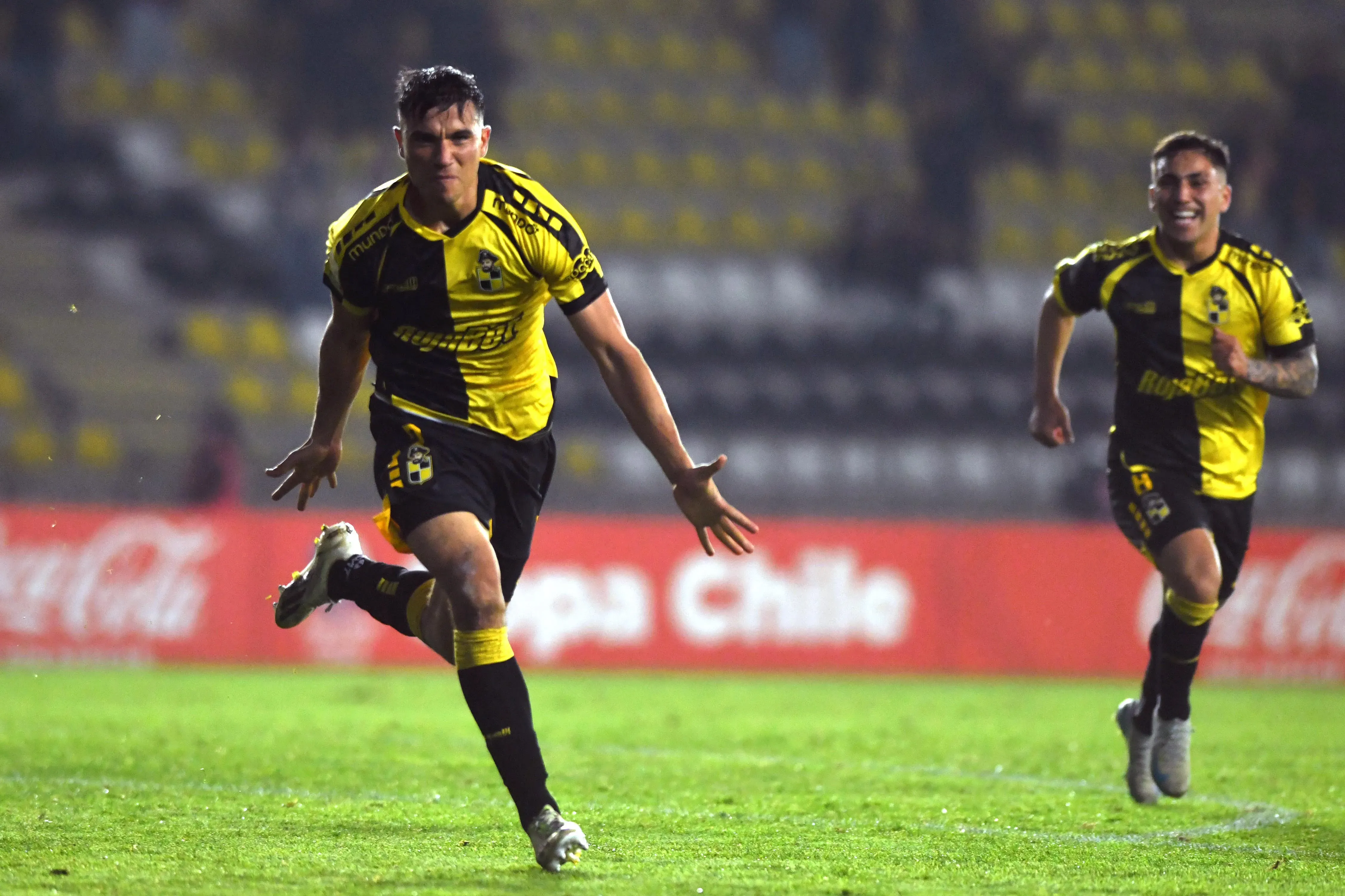 Bruno Cabrera está en carpeta del Cacique para reforzar la defensa.