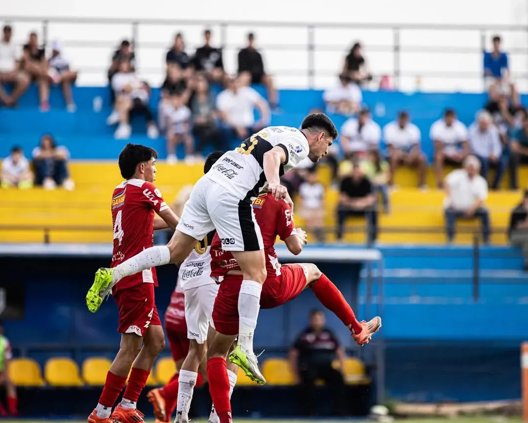 El Cacique tendría en carpeta a Junior Barreto.