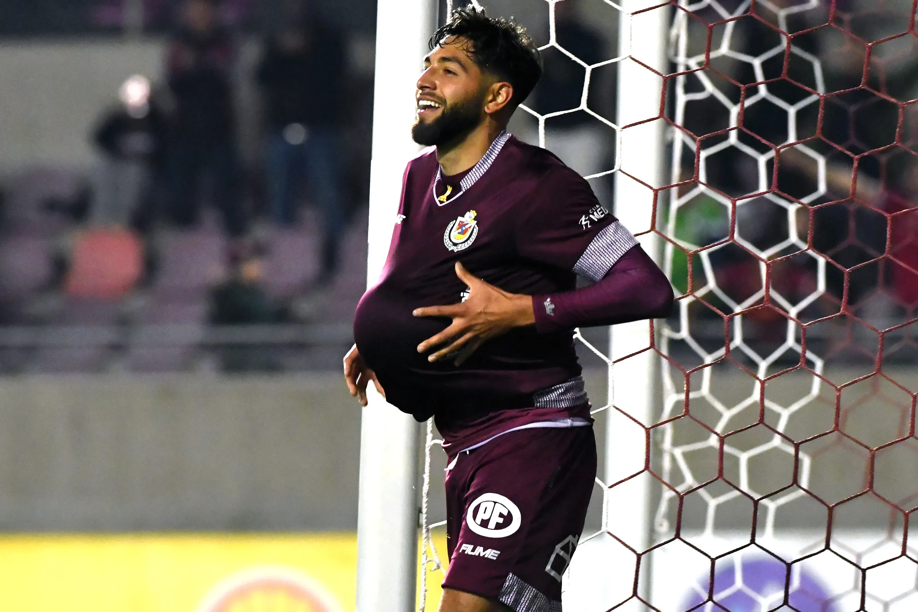 Jeyson Rojas se queda en Colo Colo, que descartó a Francisco Salinas.